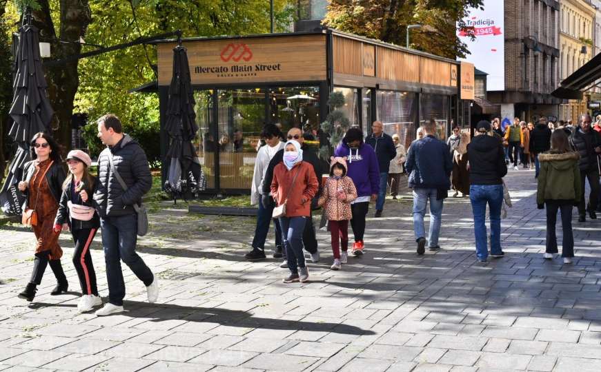 Lijepa nedjelja u Sarajevu: Brojni građani u šetnji, na kafi...